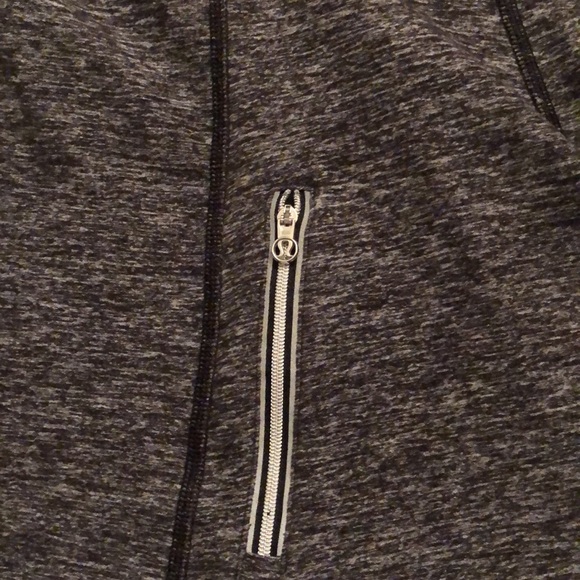 Lulu lemon women’s zip up sports sweater. - Picture 8 of 8